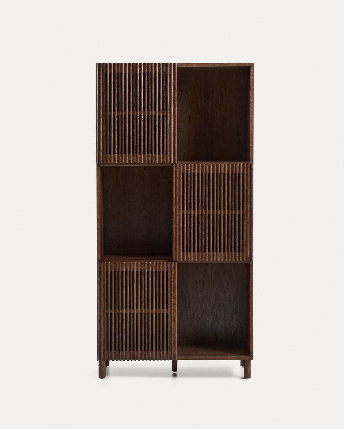 Estantería Beyla de chapa y madera maciza de fresno con acabado tono nogal 84,5 x 170 cm FSC 100%