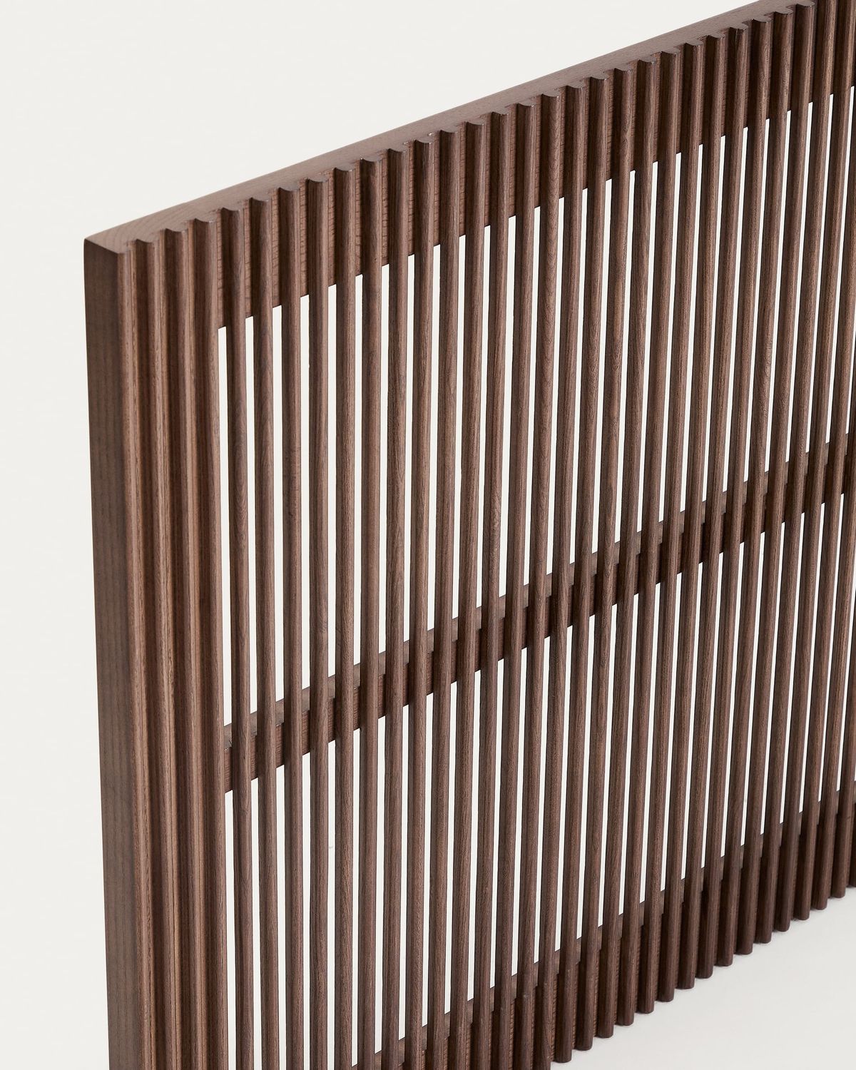 Cabecero Beyla de madera maciza de fresno con acabado tono nogal para cama de hasta 180 cm FSC 100%