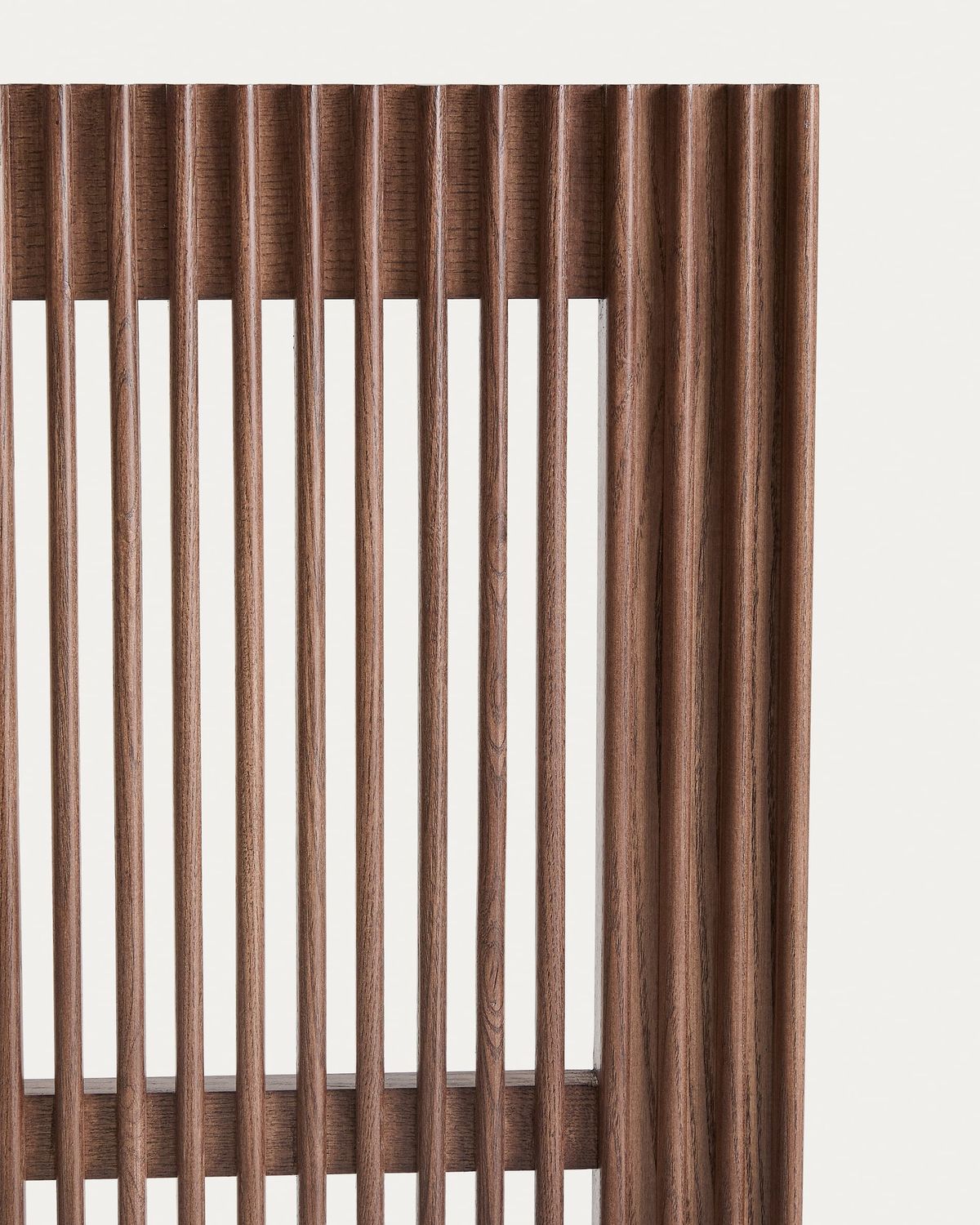 Cabecero Beyla de madera maciza de fresno con acabado tono nogal para cama de hasta 180 cm FSC 100%