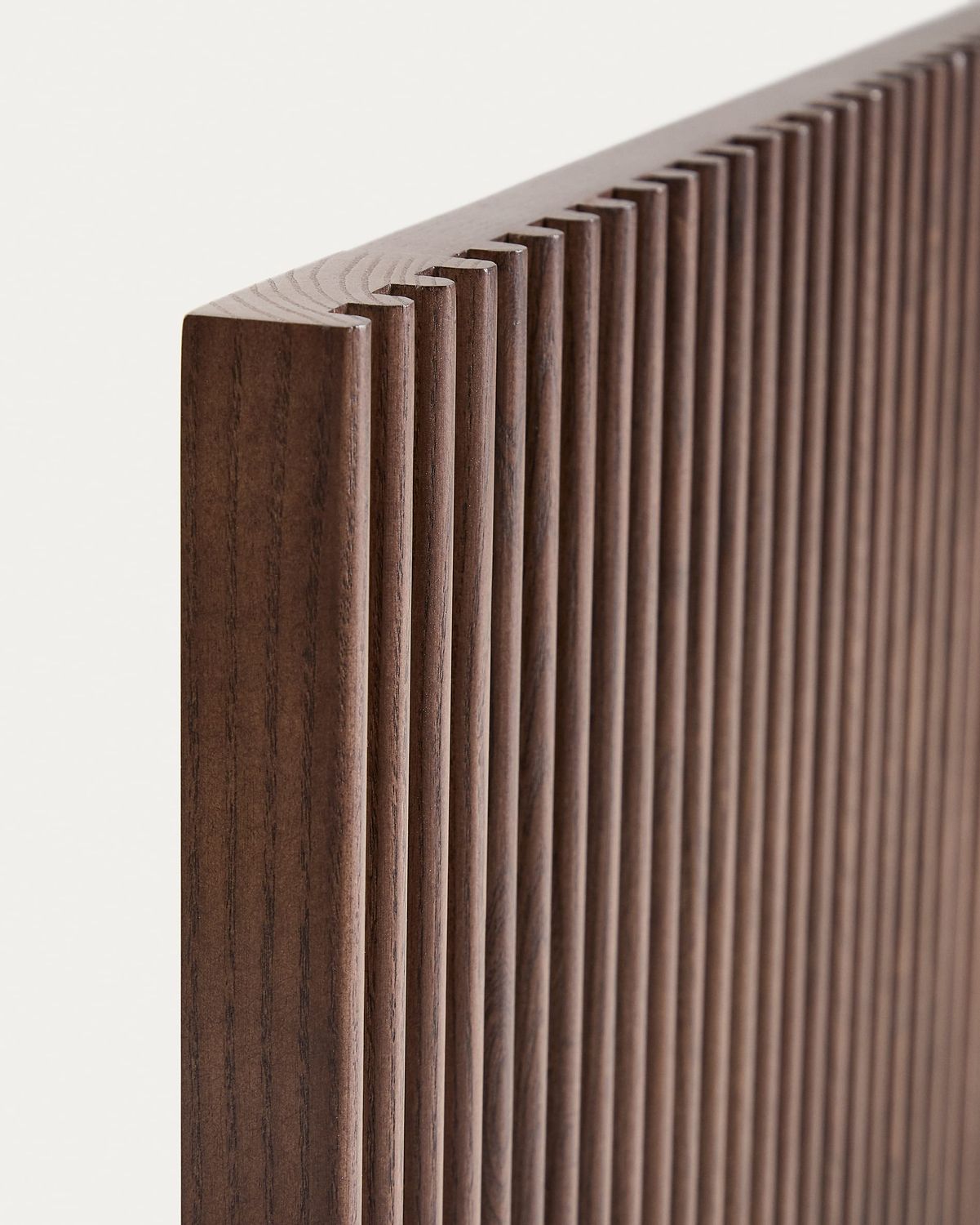 Cabecero Beyla de madera maciza de fresno con acabado tono nogal para cama de hasta 180 cm FSC 100%