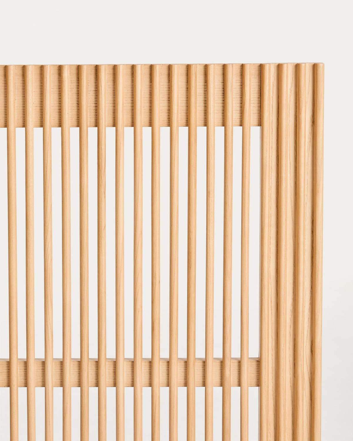 Cabecero Beyla de madera maciza de fresno para cama de hasta 180 cm FSC 100%