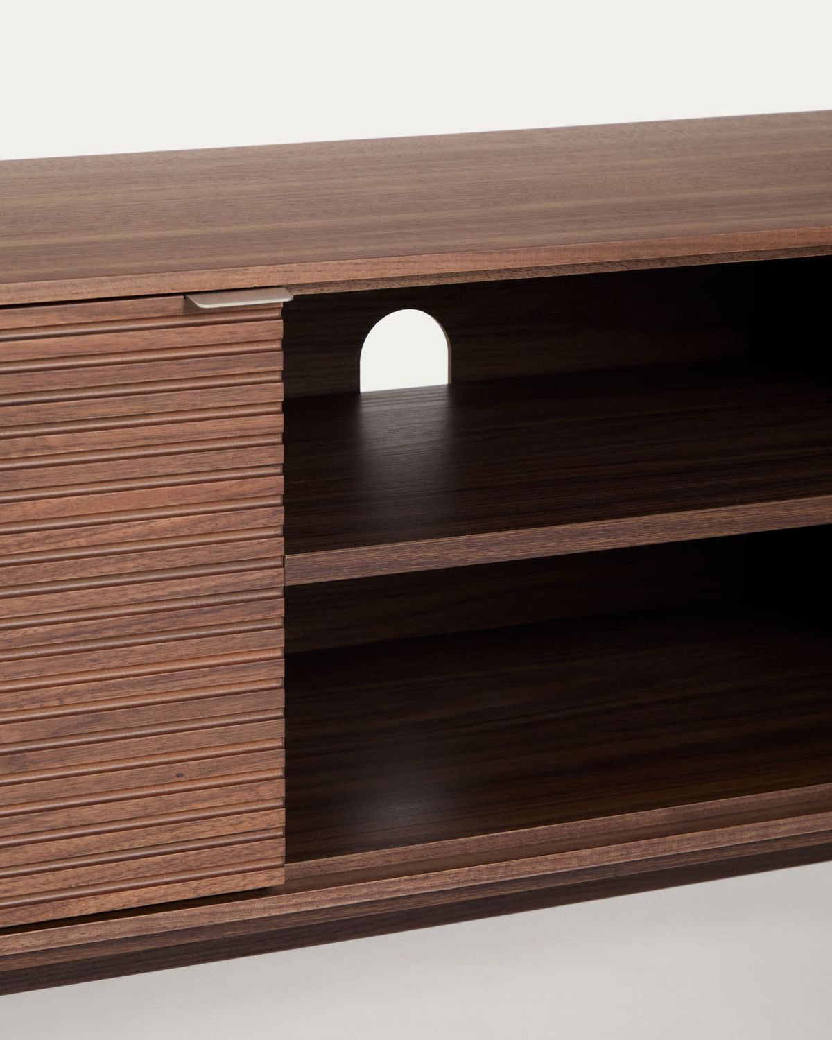 Mueble TV Norlen 3 puertas de chapa de nogal FSC Mix Credit 150 x 46 cm