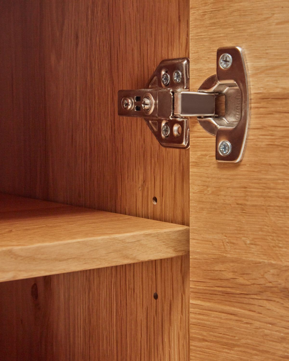 Aparador Alguema 3 puertas en chapa de roble con acabado natural 151 x 73cm