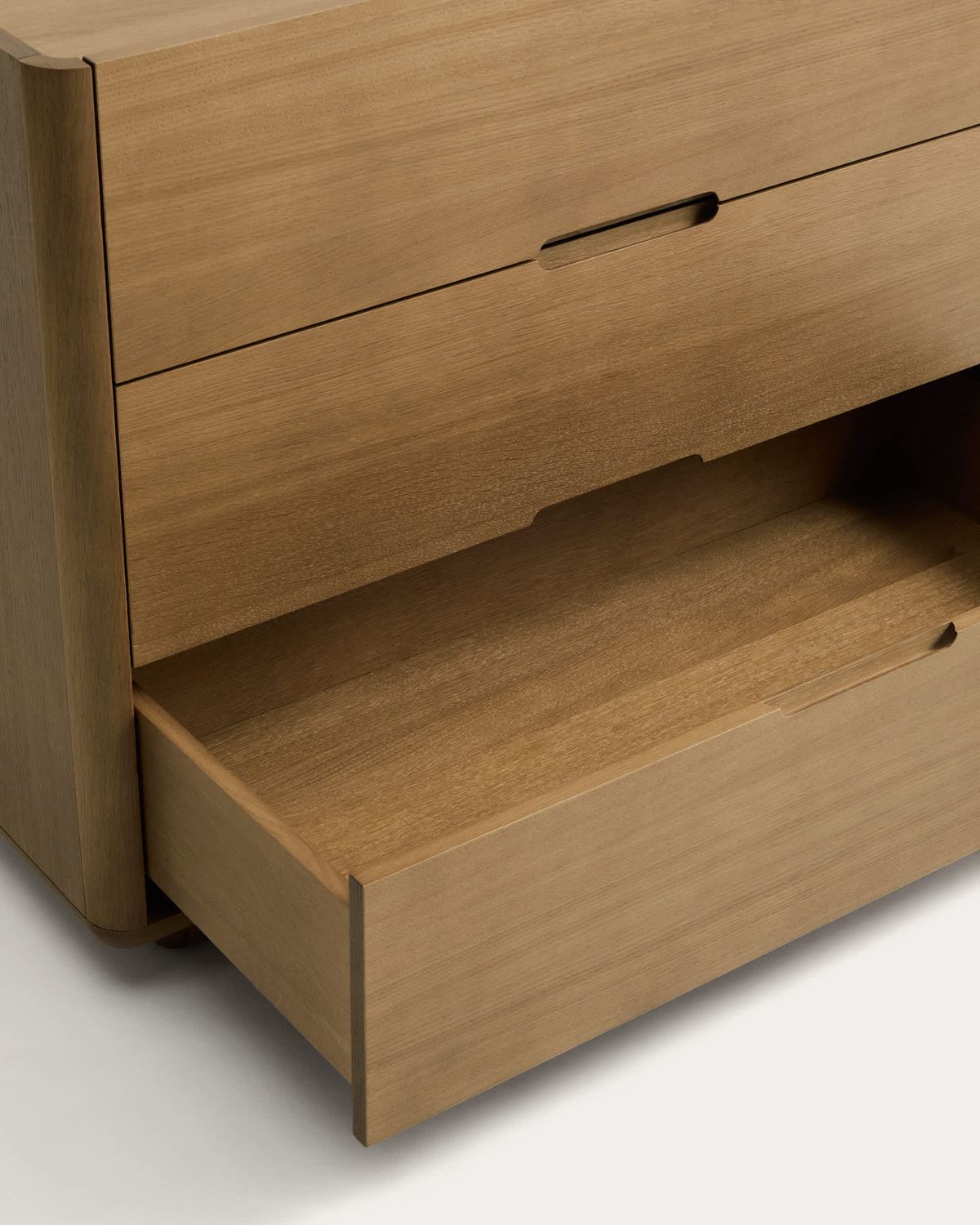 Cómoda Arelida de chapa y madera maciza de roble acabado marrón claro 100 x 80 cm FSC Mix Credit