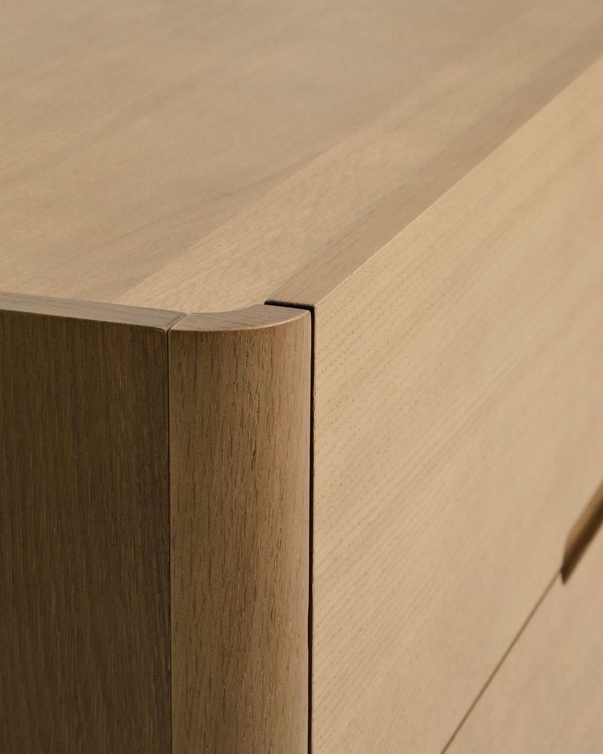 Cómoda Arelida de chapa y madera maciza de roble acabado marrón claro 100 x 80 cm FSC Mix Credit