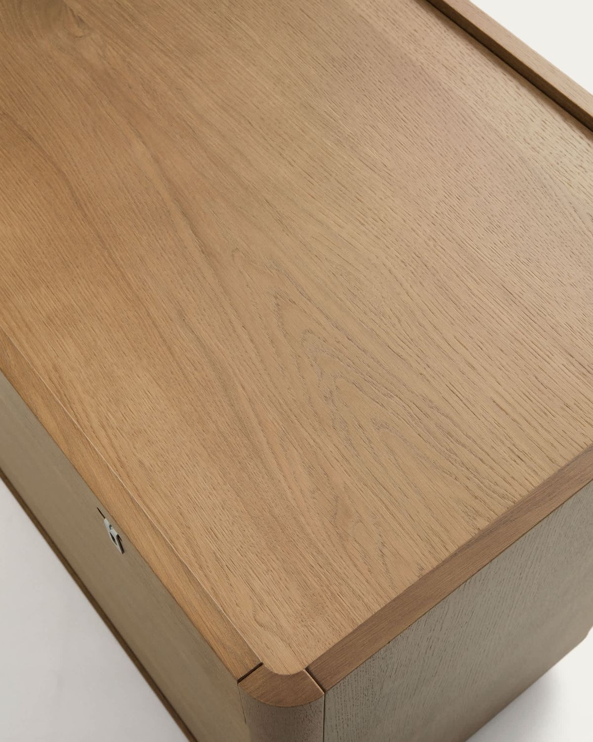 Cómoda Arelida de chapa y madera maciza de roble acabado marrón claro 100 x 80 cm FSC Mix Credit