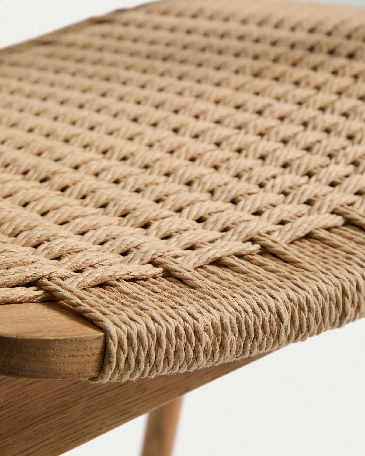 Silla Derile de madera maciza de roble acabado tono natural y cuerda de papel beige FSC Mix Credit