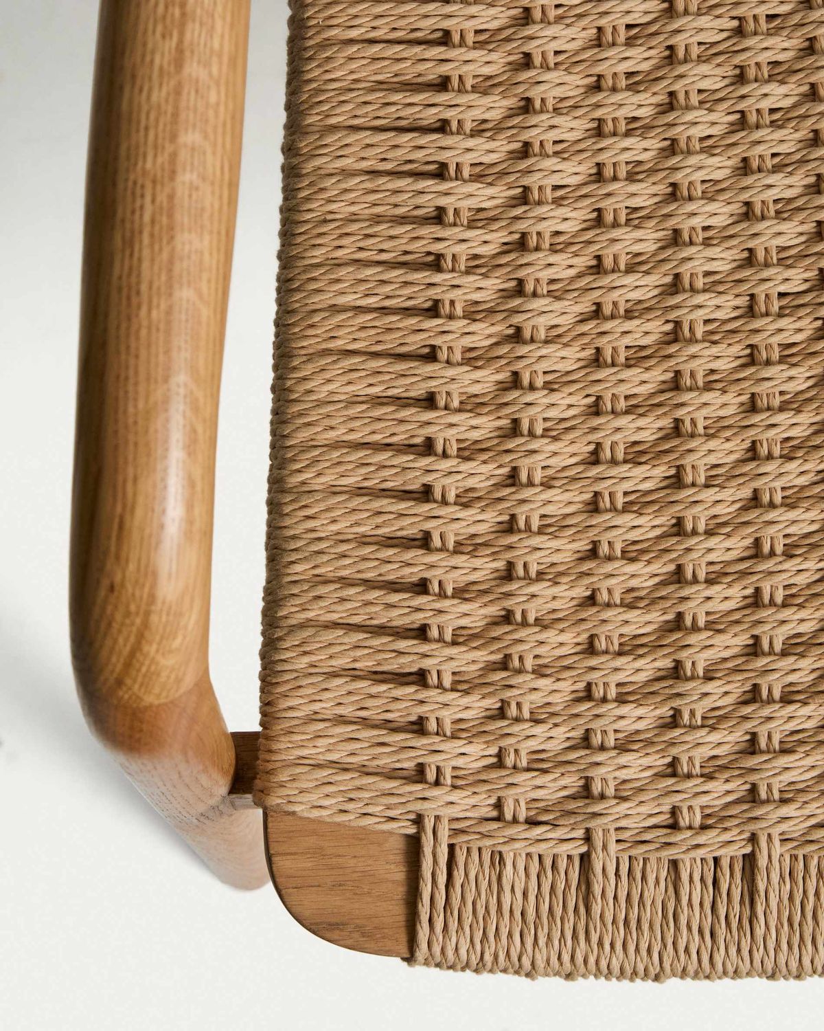 Silla Derile de madera maciza de roble acabado tono natural y cuerda de papel beige FSC Mix Credit