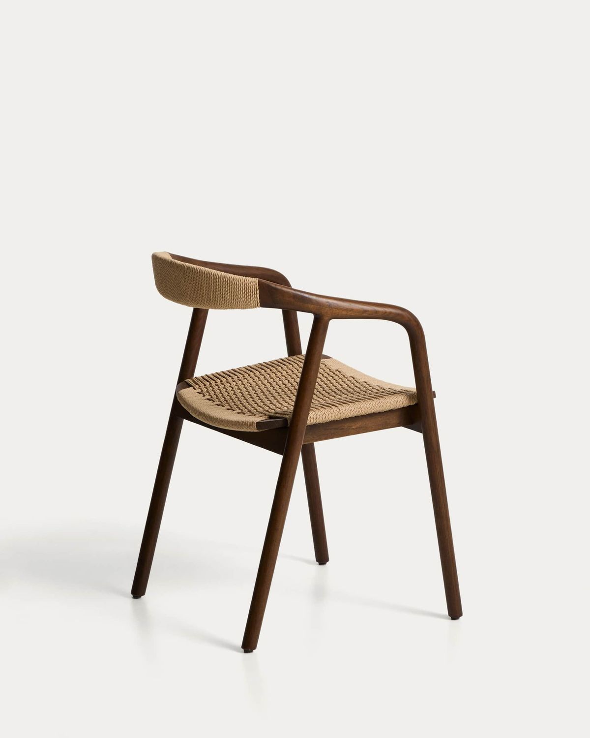 Silla Derile de madera maciza de roble acabado nogal y cuerda de papel beige FSC Mix Credit