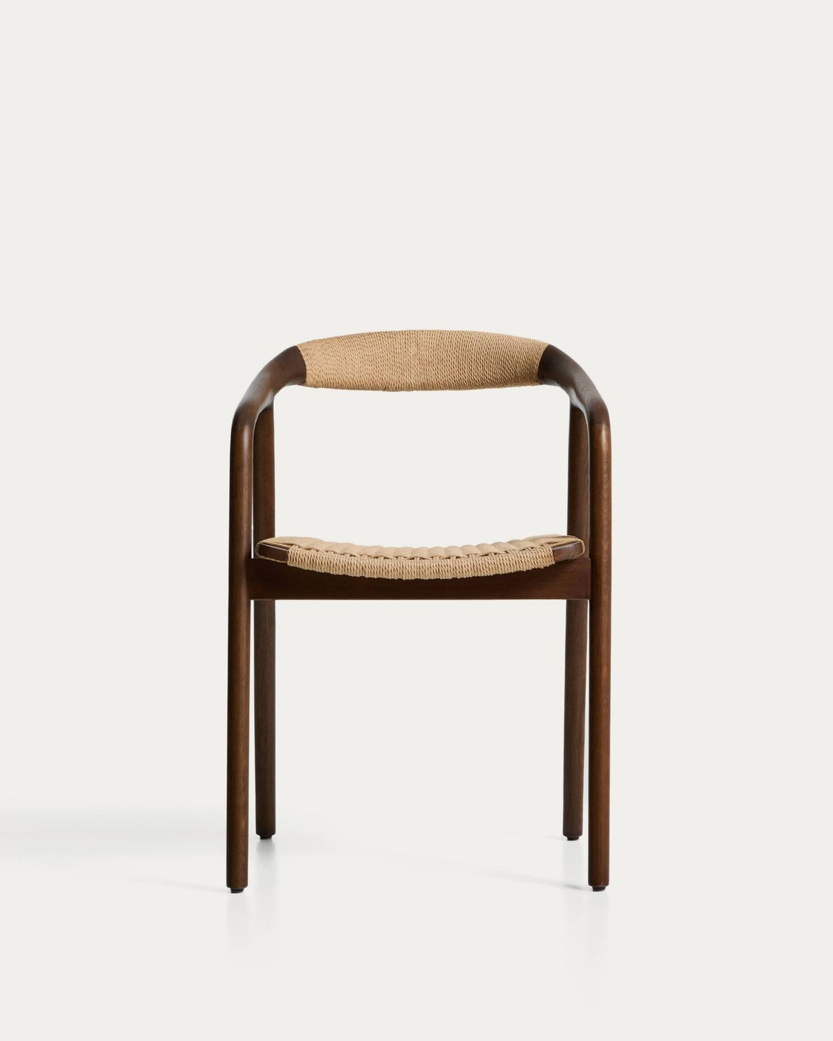 Silla Derile de madera maciza de roble acabado nogal y cuerda de papel beige FSC Mix Credit