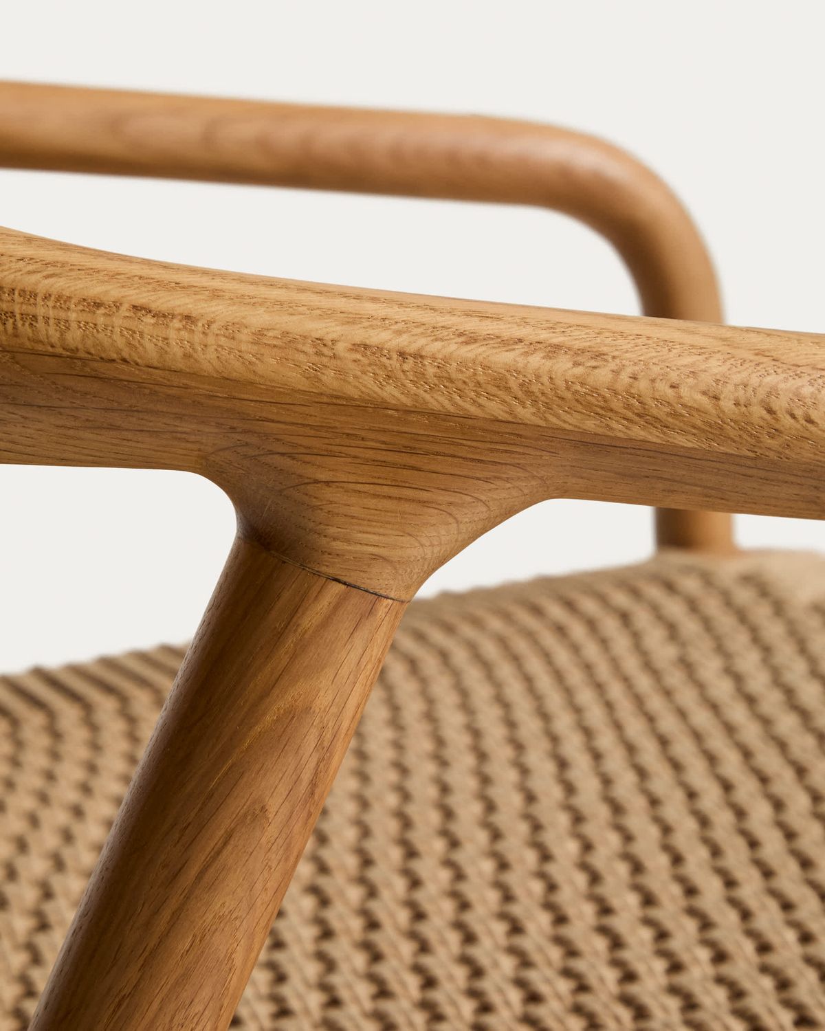 Butaca Derile de madera maciza de roble acabado tono natural y cuerda de papel beige FSC Mix Credit