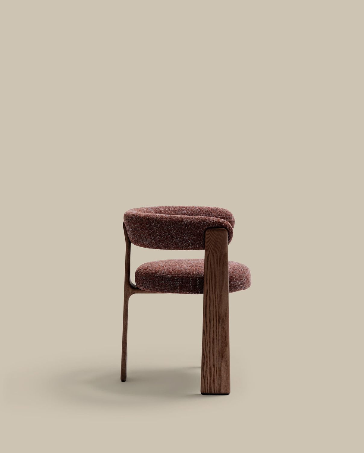 Silla Granite de 3 patas de chenilla marrón y madera maciza fresno acabado nogal FSC 100%