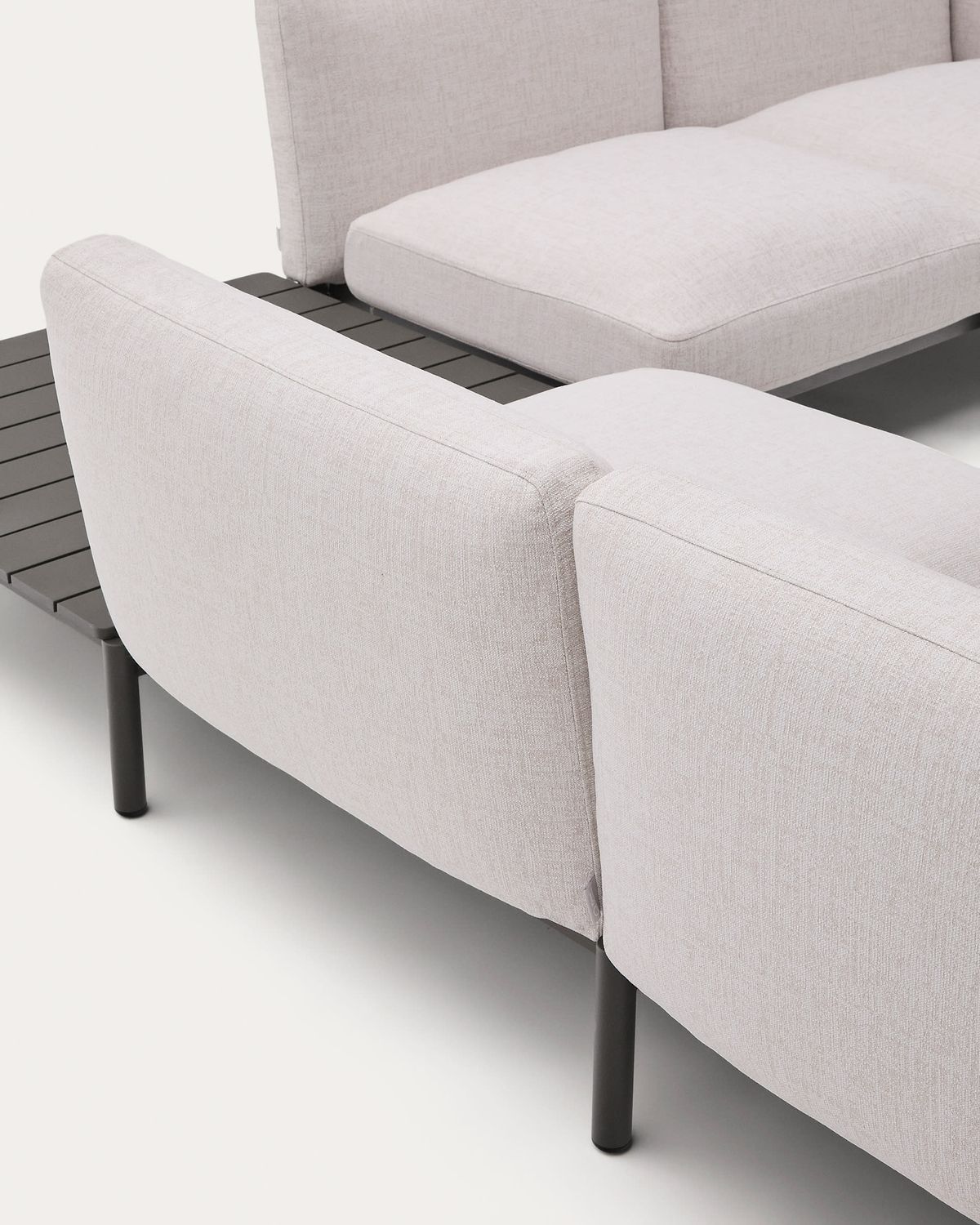 Sofá modular rinconero exterior Sorells 4 plazas tapizado beige y aluminio gris mesa de teca 353 x 316,5 cm FSC 100%