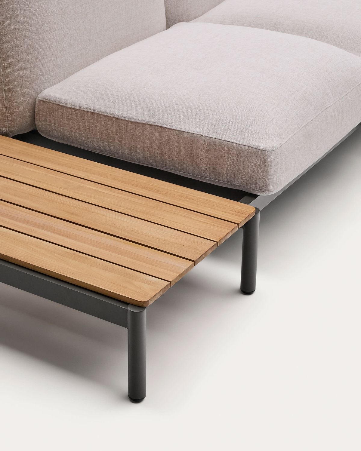 Sofá modular rinconero exterior Sorells 4 plazas tapizado beige y aluminio gris mesa de teca 353 x 316,5 cm FSC 100%