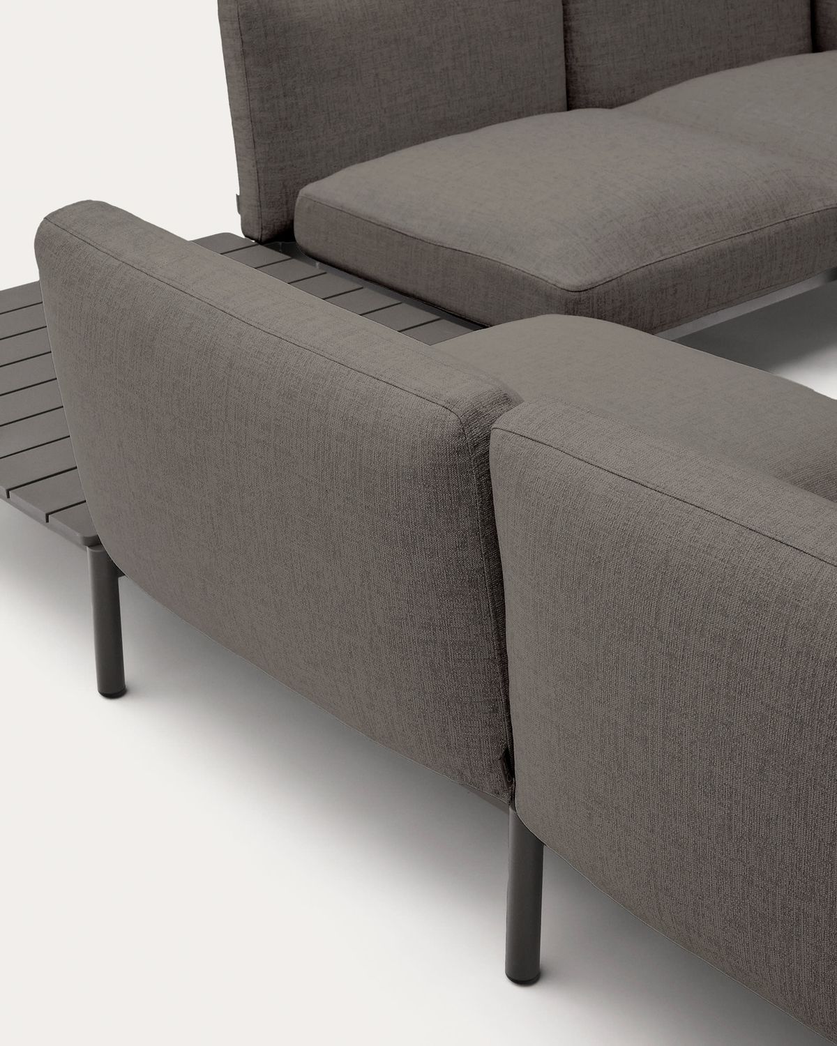Sofá modular rinconero exterior Sorells 4 plazas tapizado gris y aluminio gris mesa de teca 353 x 316,5 cm FSC 100%