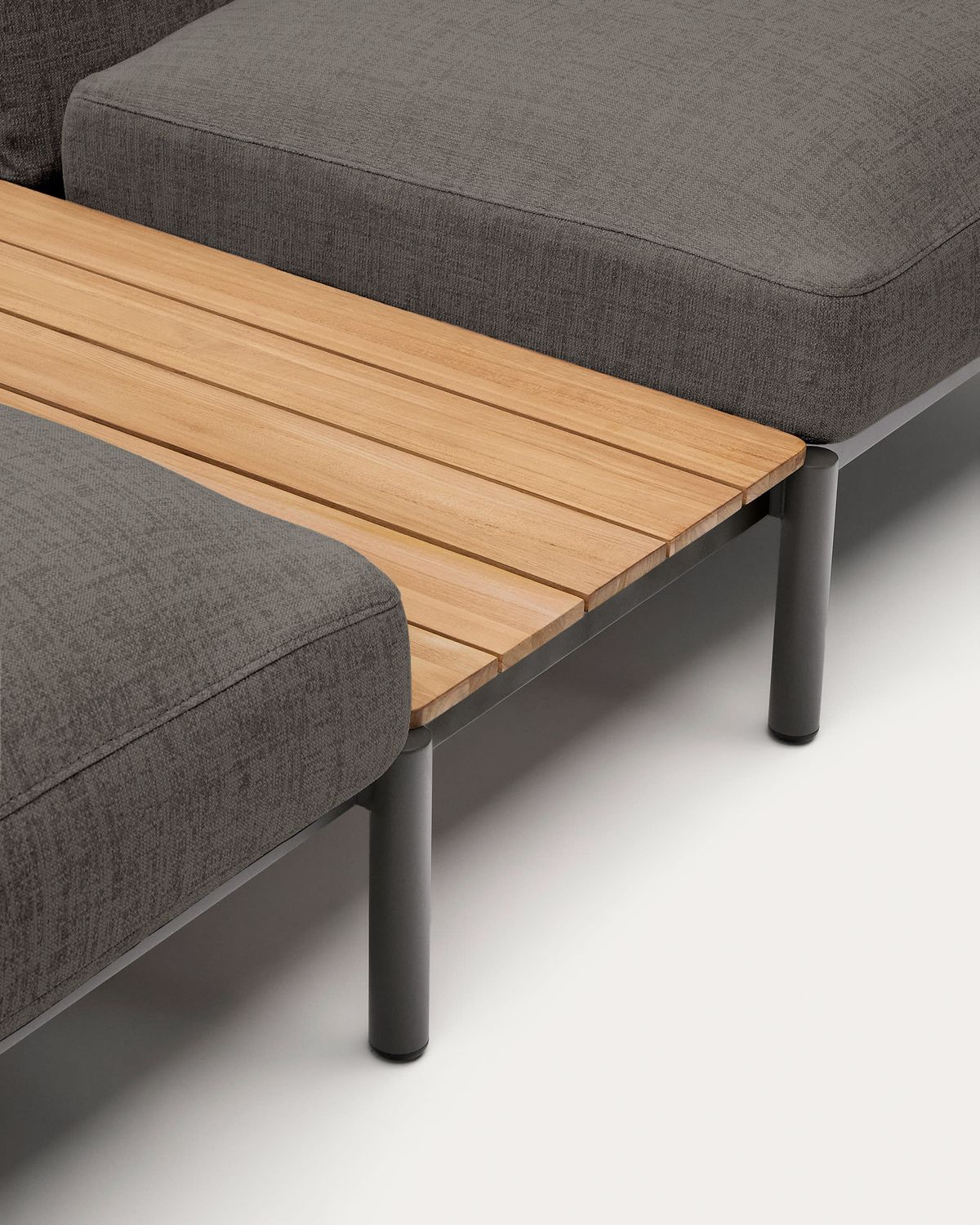 Sofá modular rinconero exterior Sorells 5 plazas tapizado gris y aluminio gris con mesas de teca 277 x 446 cm FSC 100%