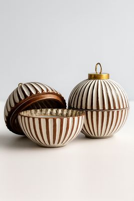 Ambachtelijke keramische kaars – wit en brons gestreept ontwerp voor moderne interieurs