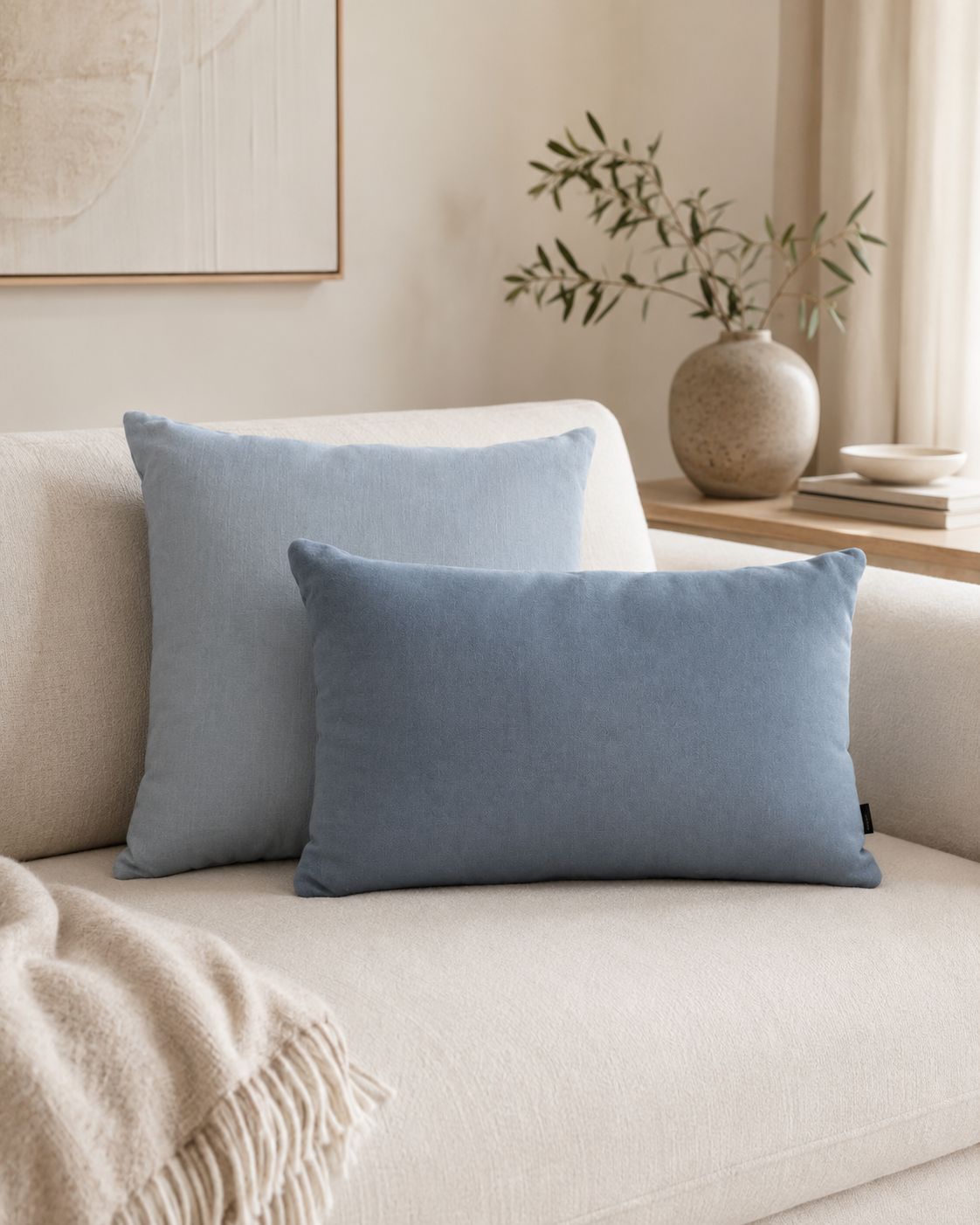 Licht blauw suede kussen