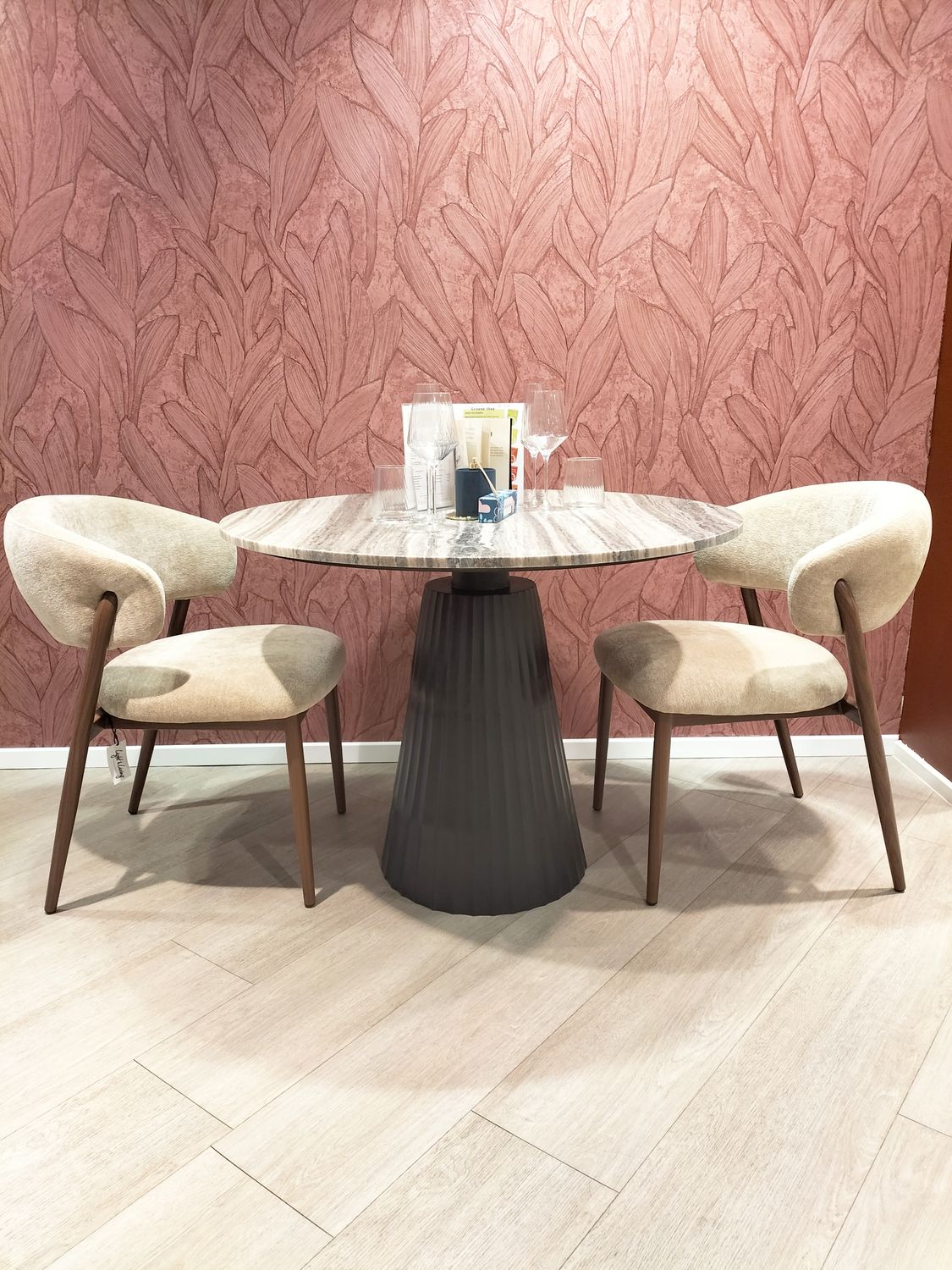 Ronde eettafel met marmer blad