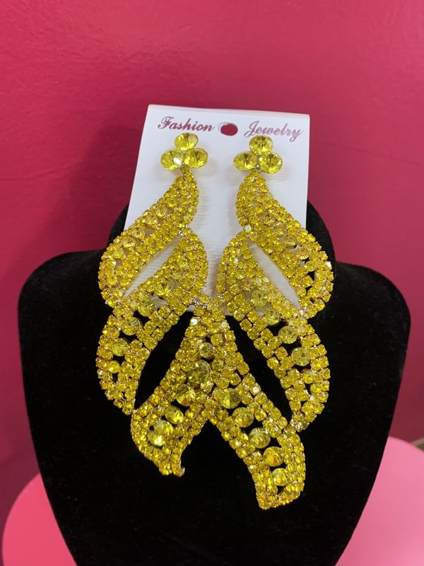 Yellow is the color of Sunray’s Earrings