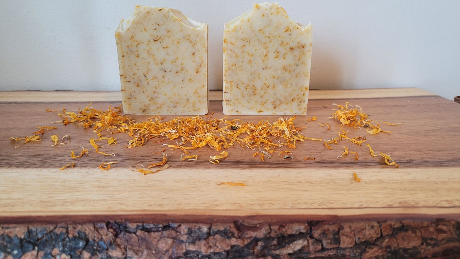 Sunkissed Calendula &amp; Satsuma Handmade Soap, Colour: Natural- Color free