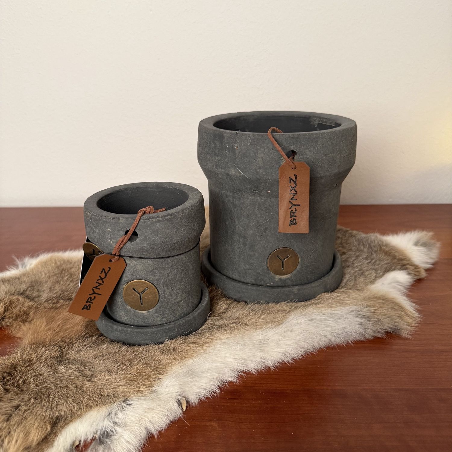 Set of 2 Planters/potten Edge Leather