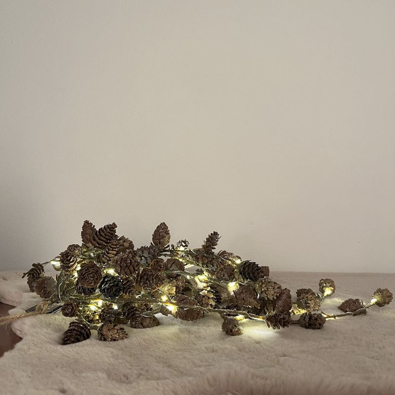 Kunstplant steker/hang Kersthanger LED Dennenappel Alnus g