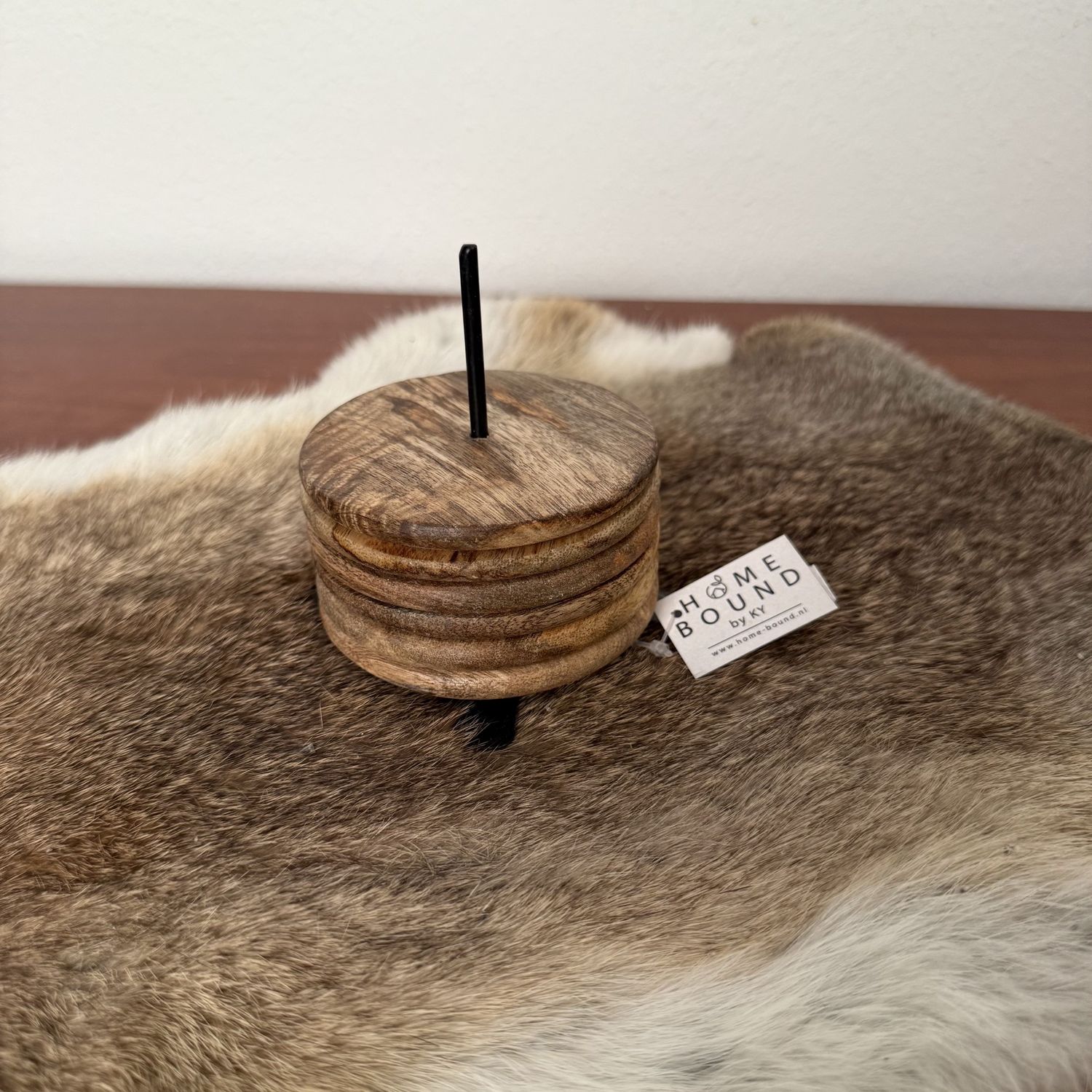 Rek met onderzetters rond