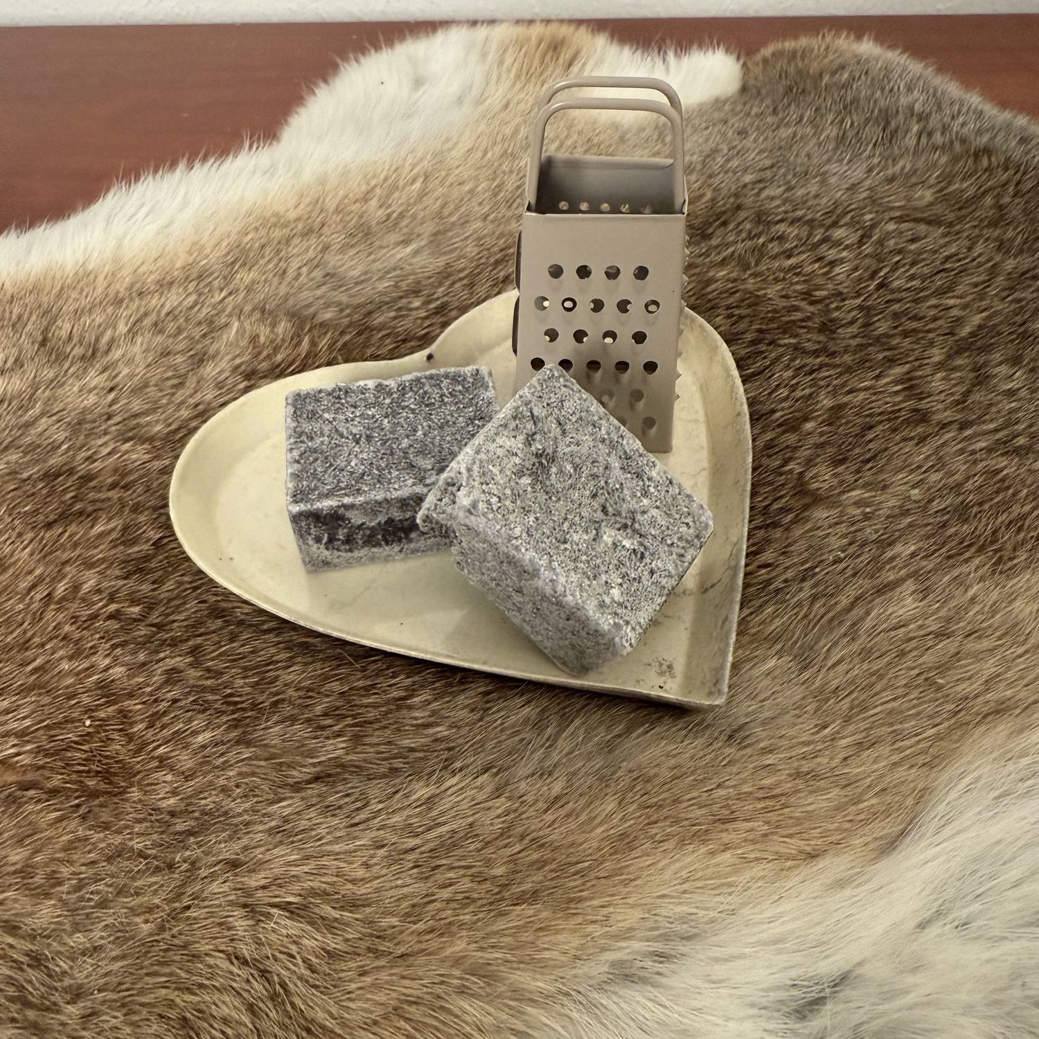 Metalen tray hart white marble