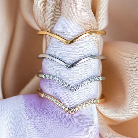 Fame Venus with stones - 1