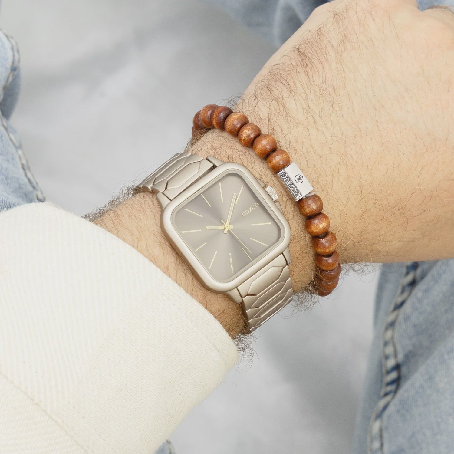 Taupe horloge met roestvrijstalen band