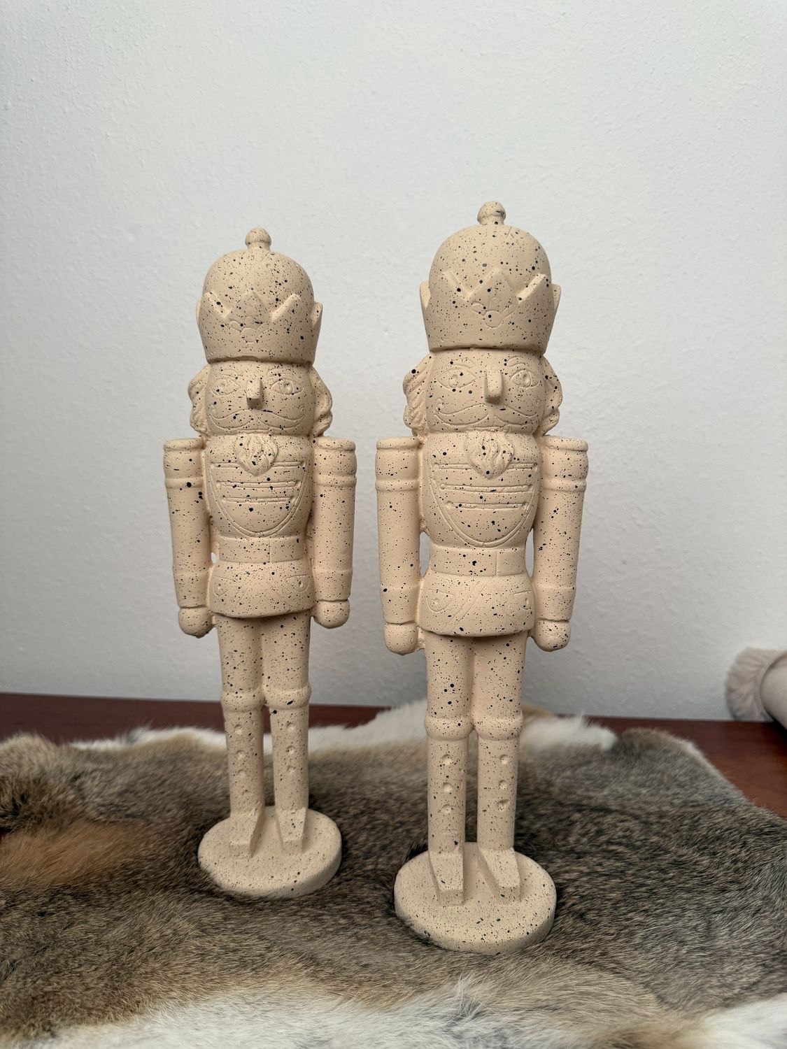 Aardewerk figuur notenkraker beige