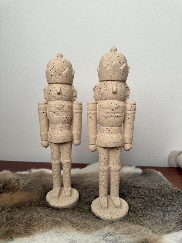 Aardewerk figuur notenkraker beige