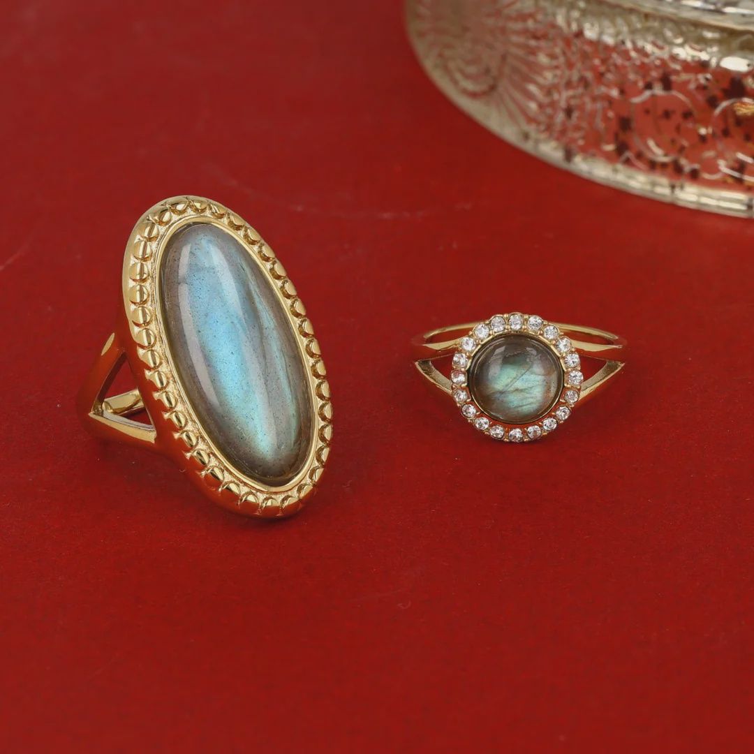 Labradorite Ring – Goudkleurig met Magisch Effect