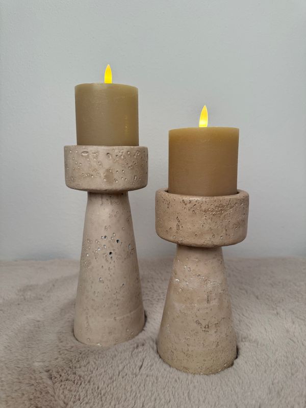 Aardewerk kaarsenstandaard beige