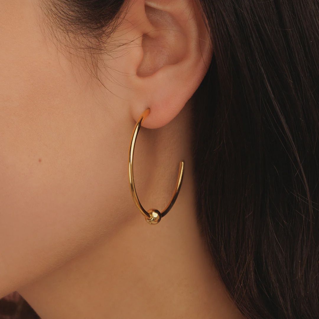 Gouden Statement Oorringen met Gouden Bolletje - Stainless Steel &amp; Nikkelvrij