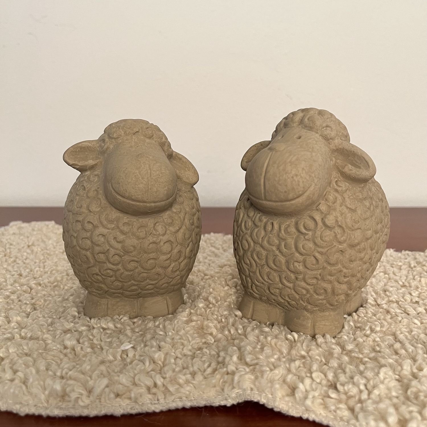 Set of 2 Funny Sheep Majestic Taupe D.12 H.13