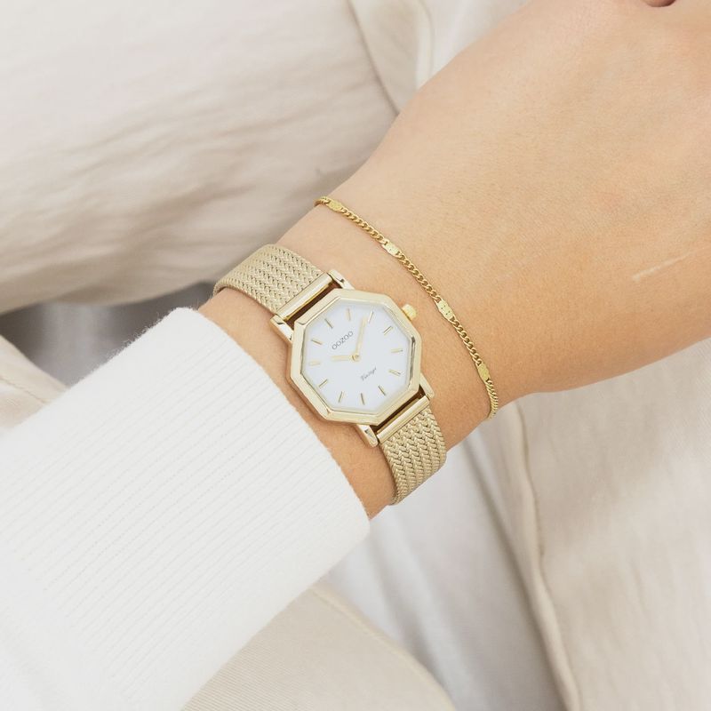 Goudkleurig horloge met metalen v-mesh armband