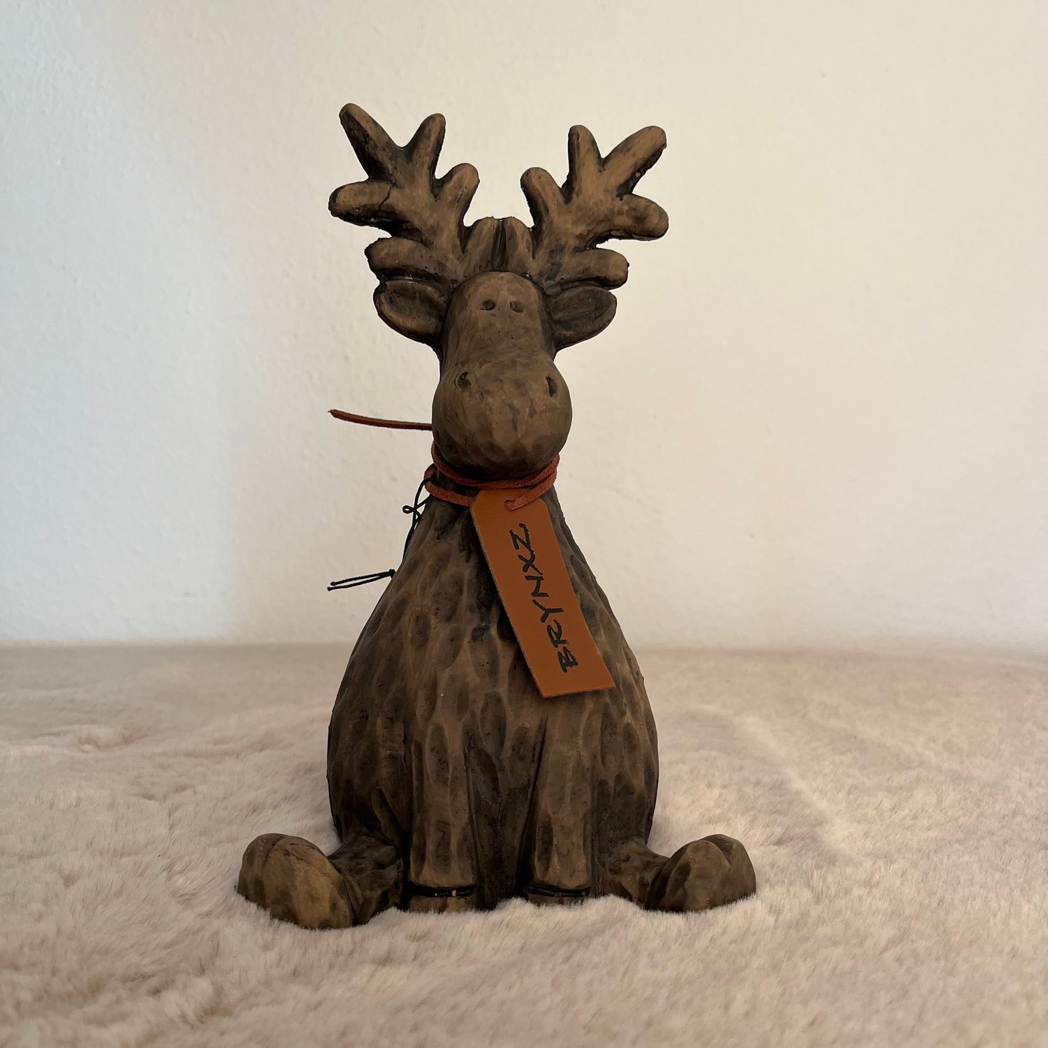 Sitting Rudolph Himself Majestic Brown L