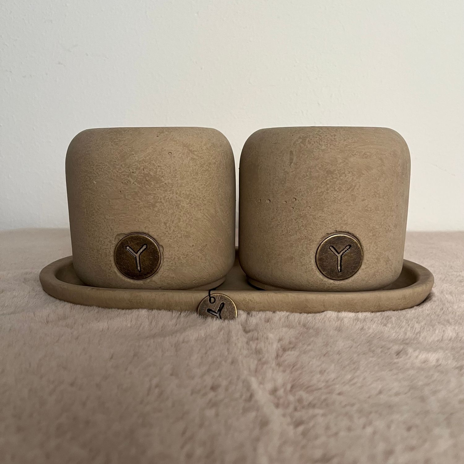 Set of 2 Planter on a Plate Majestic Taupe