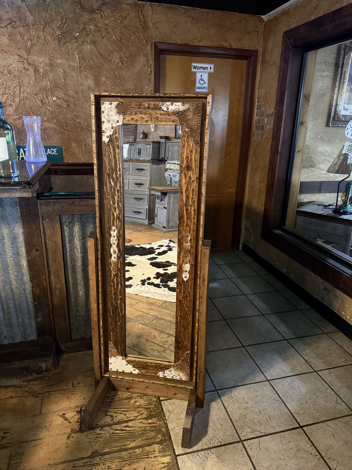 REG CHEVELL MIRROR, COLOR: BROWN