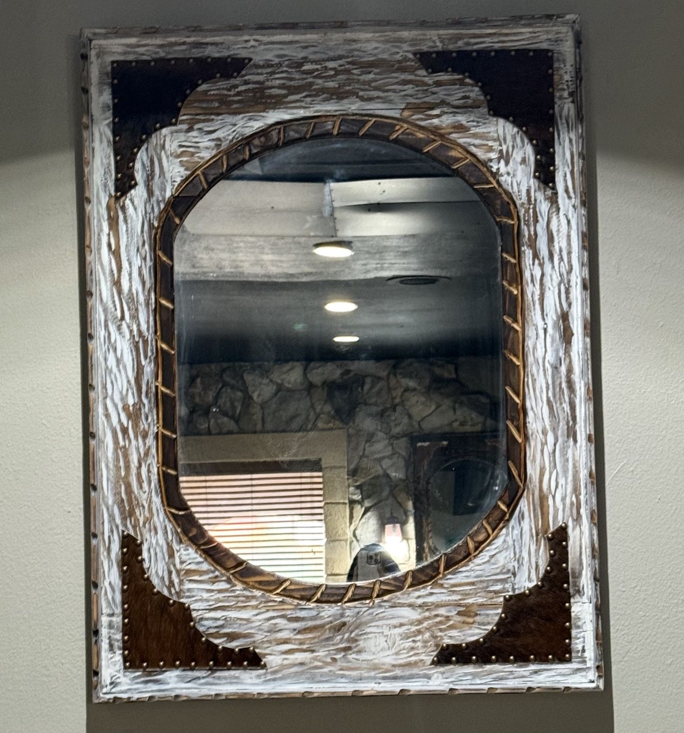 OVAL WALL MIRROR, COLOR: WHITE
