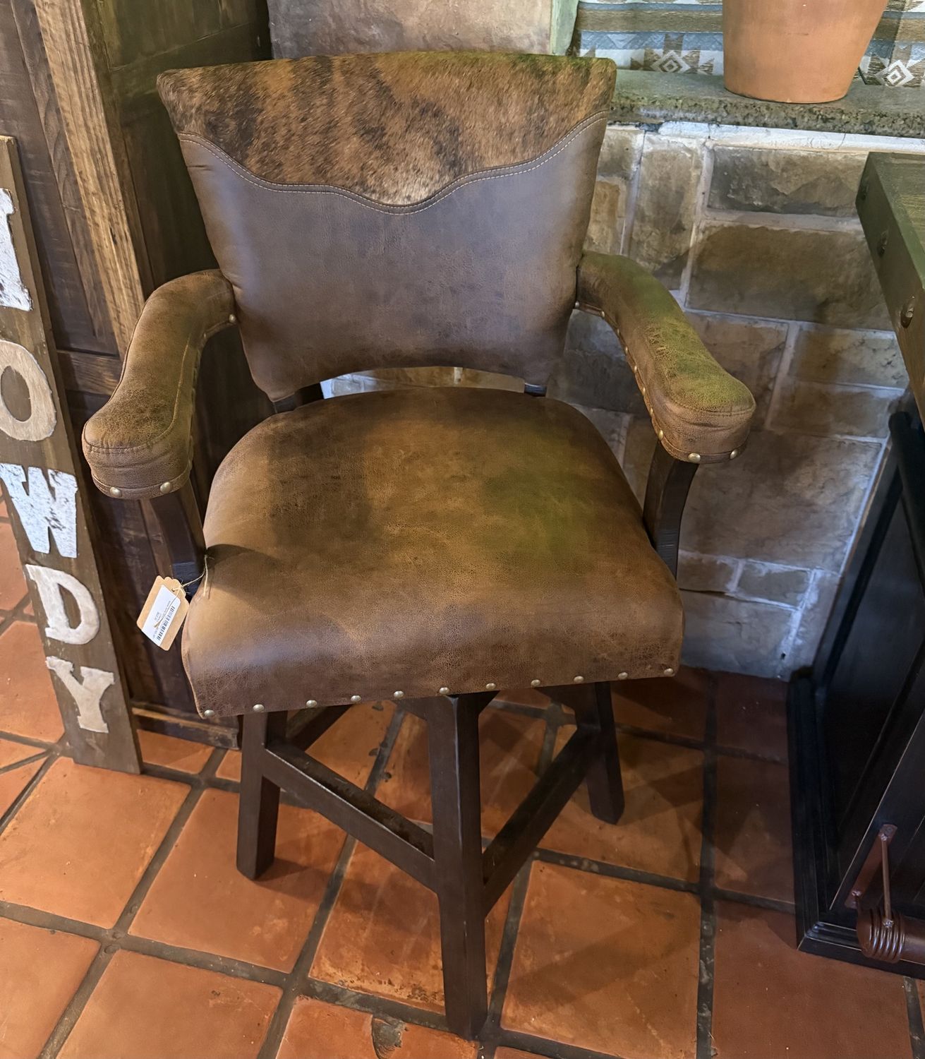 Sonora Swivel Barstool w/Arms-RR-003, DESIGN: COWHIDE, Size: 24"