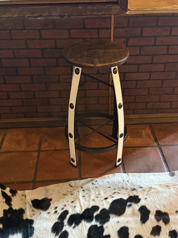 BARSTOOL BARREL W/IRON/ NAILS-BAN 03