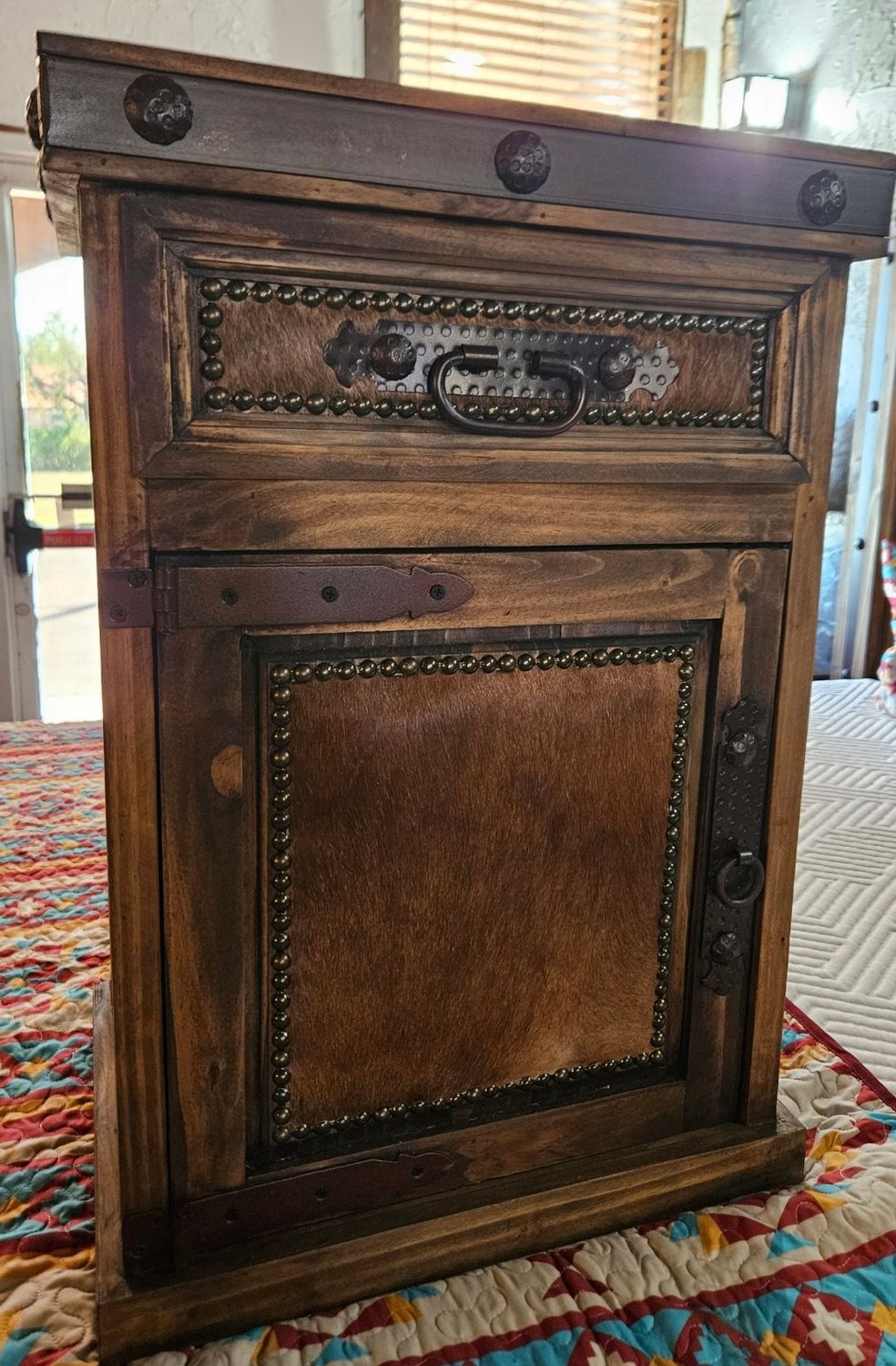 NIGHTSTANDS