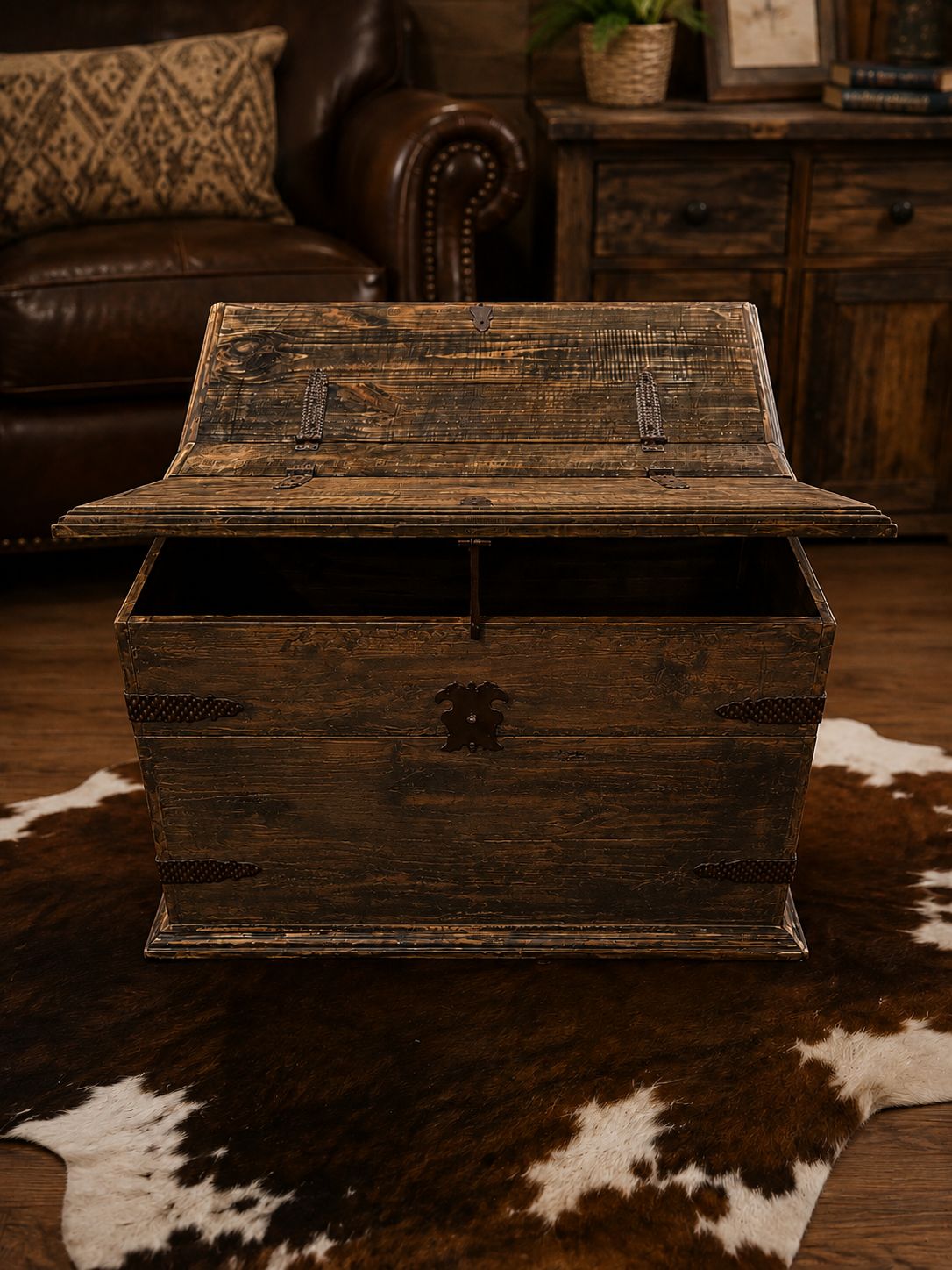 TRUNK COFFE TABLE SET, COLOR: ND, TYPE: LG SQUARE TRUNK
