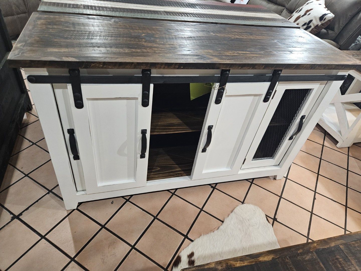 BARNDOOR TV STAND, COLOR: WHITE, Size: 60