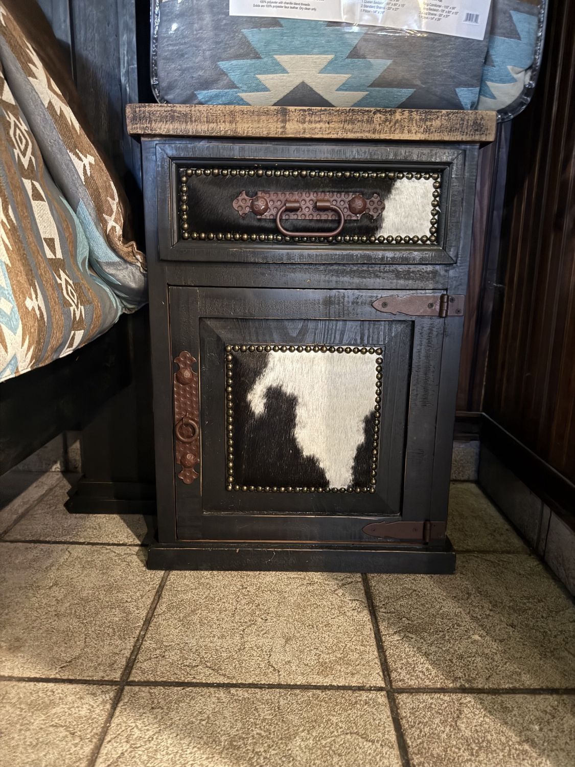 BLACK MANSION 1 DRW/1 DOOR NIGHTSTAND W/ BLK &amp;WHITE COWHIDE