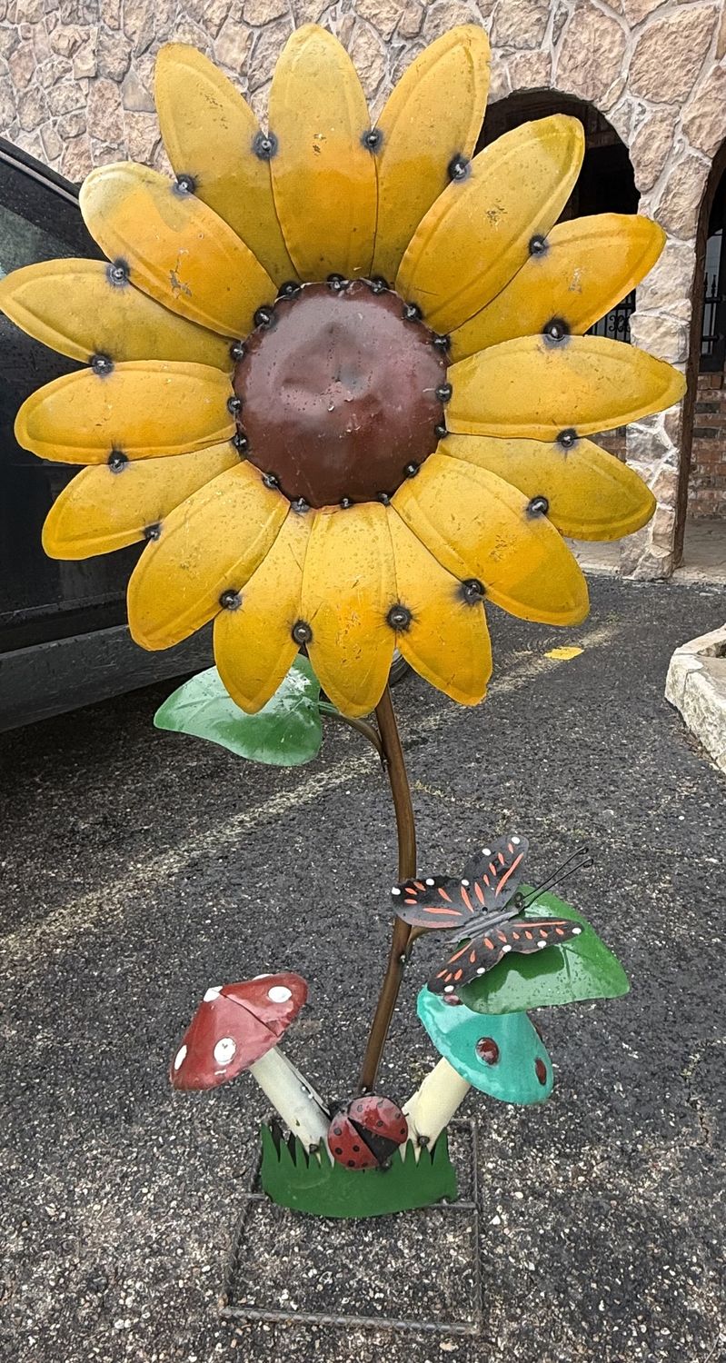 FLOWER W/ MUSHROOM