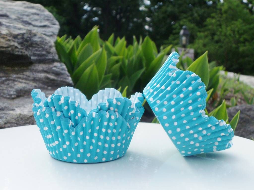 Turquoise Dot Flower Baking Cups